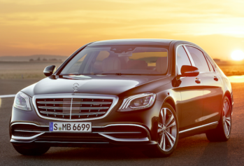 Mercedes-Benz S-Class Maybach uses digital light to compliment strangers